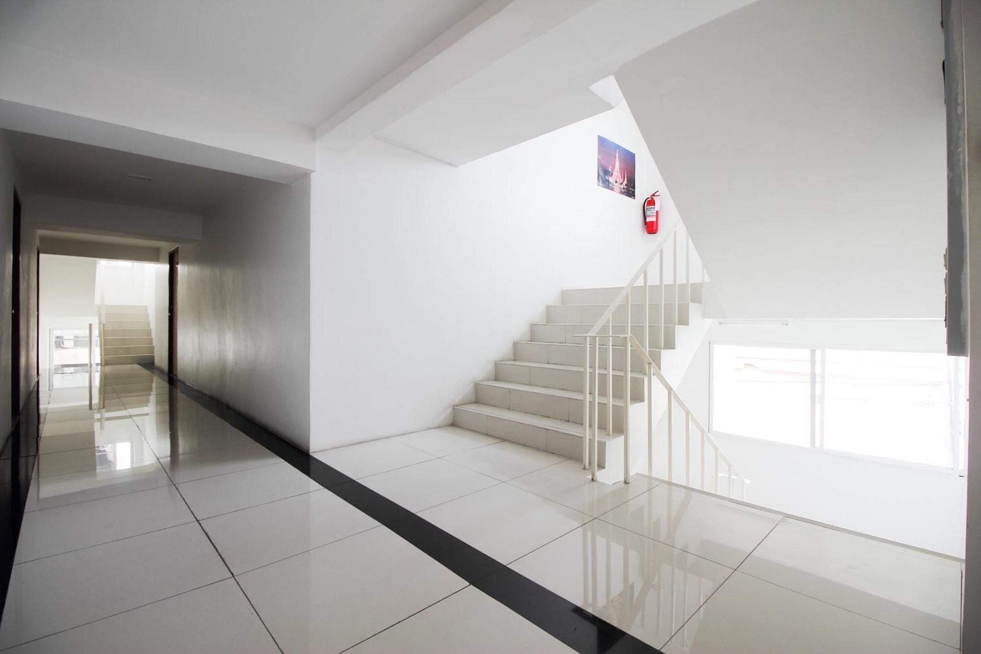Slt Apartment Бангкок Экстерьер фото